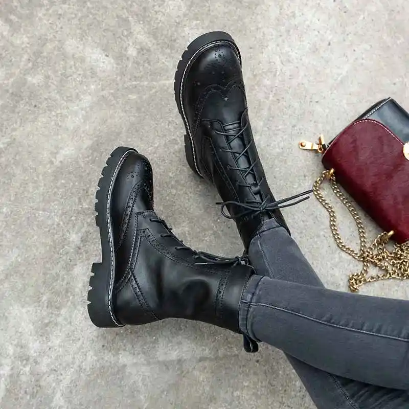 Krazing pot/ботинки «Челси» из натуральной кожи, с круглым носком, на шнуровке, на толстом низком каблуке, с перфорацией; шикарные ботинки до середины икры с резным узором; L0f4 - Цвет: Черный