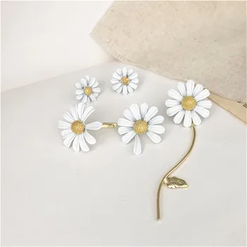 

Fashion White Daisy Small Fresh Asymmetric Flower Enamel Drop Earring Open Ring Flowers Tassel Earrings for Women