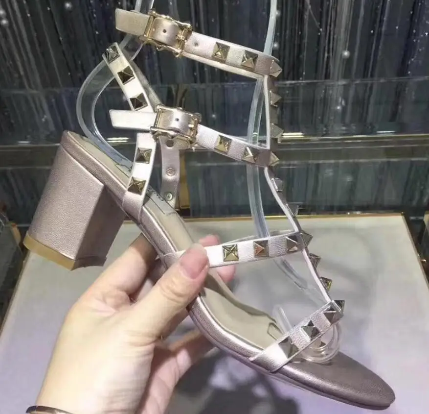 Lucury Woman Shoes High Heels Sexy Rivets Sandals 6cm Square Heel Open Toe Shoes Women Fashion Low Heels Sandals V BRAND LOGO