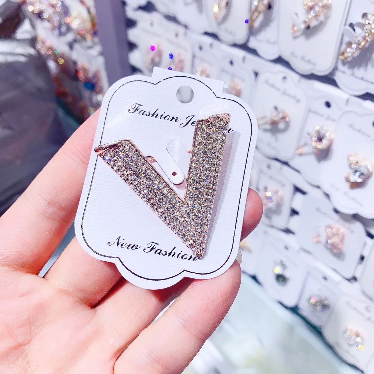 Женская Брошь в виде буквы V стразы вечерние Броши из сплава | Украшения и