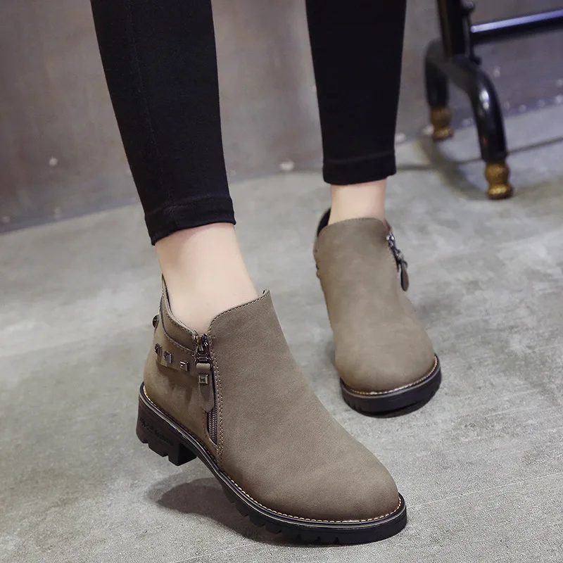 

2019 Autumn New Style British Style round-Toe Martin Boots Low Top Metal Rivet Side Zipper Semi-high Heeled Anti-slip Short Boot
