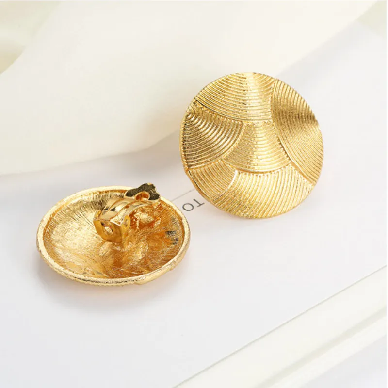 COWNINE Circular exaggerated ripple clip earrings/wedding gift wedding jewelry earrings unique design style 2