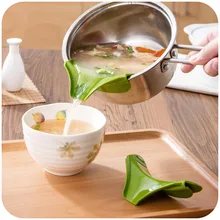 Kitchen Cooker Edge Deflector Prevents Soup From Leaking SidewaysPractical and Creative Anti-spill Silicone Funnel