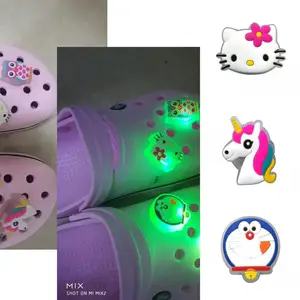 1 шт. Kitty Единорог Рождественская елка светодиодный светящиеся туфли с подсветкой патчи для обуви украшения для мальчиков и девочек, Croc jibz Fit ремешок Браслеты - изображение