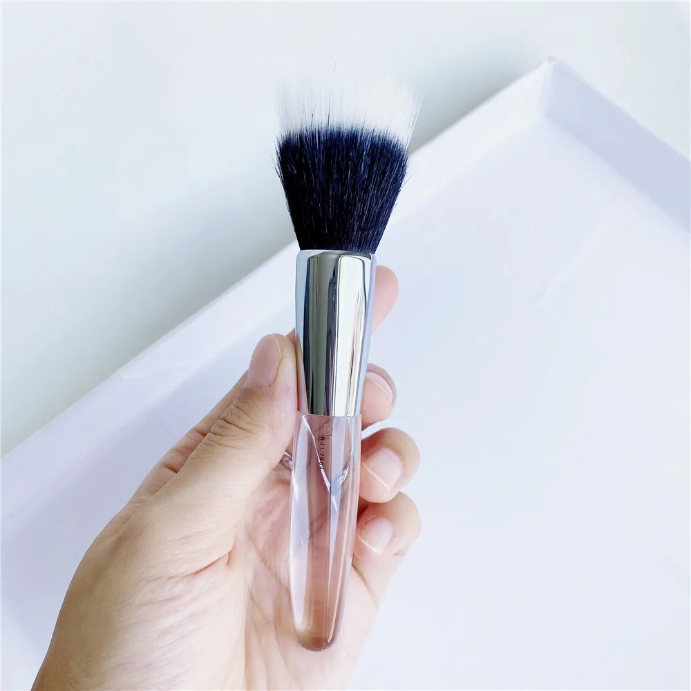 Trish McEvoy Mistake Stippling Brush _ 4