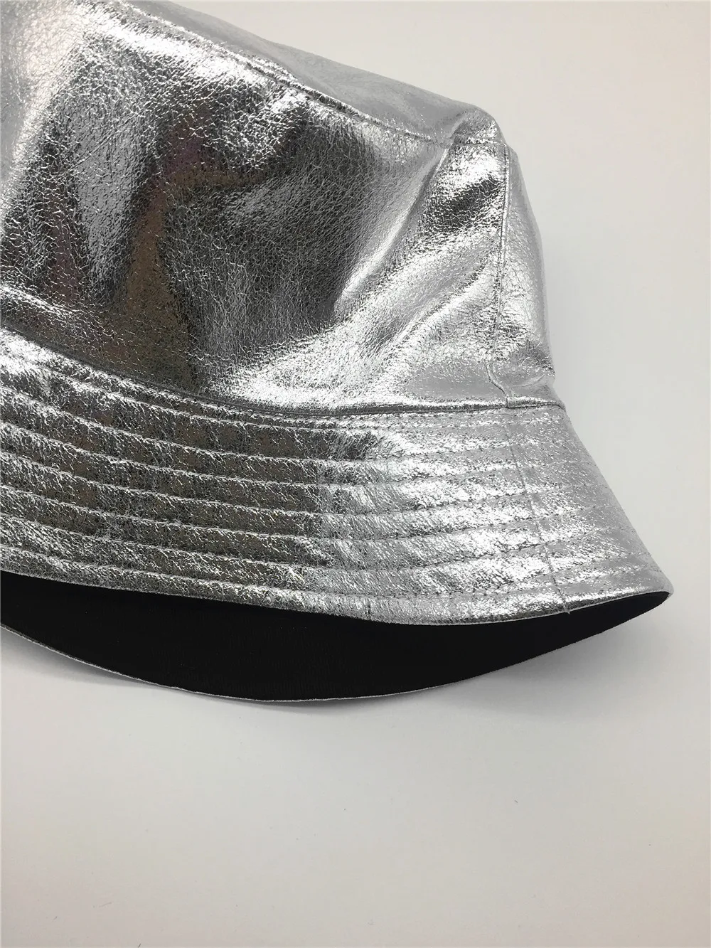 Женская однотонная Серебристая шляпа-ведро из искусственной кожи с металлическим покрытием, двусторонняя женская шляпа из искусственной кожи и хлопка, рыбацкая шляпа, женские шляпы для защиты от солнца