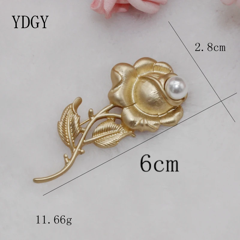 1Pc Lady Art Simple Vintage Abstract Face Mask Gold Brooches Pins