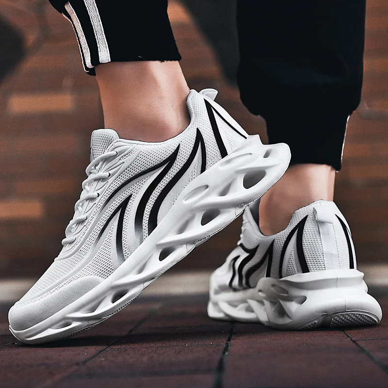 Outdoor Sport Blade Shoes Men Lightweight Damping Mens Running Sneakers Flame Printing Blade Bottom Shoes Zapatillas Deportivas
