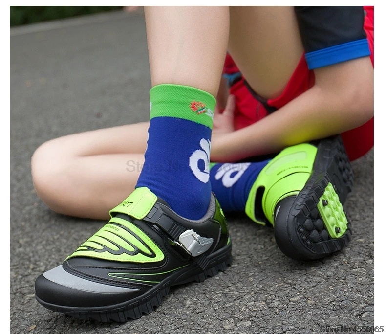 Дети самоконтрящаяся велосипедные туфли велопробег обувь профессиональные мальчиков Btrathable Mtb обувь горный велосипед для девочки обуви