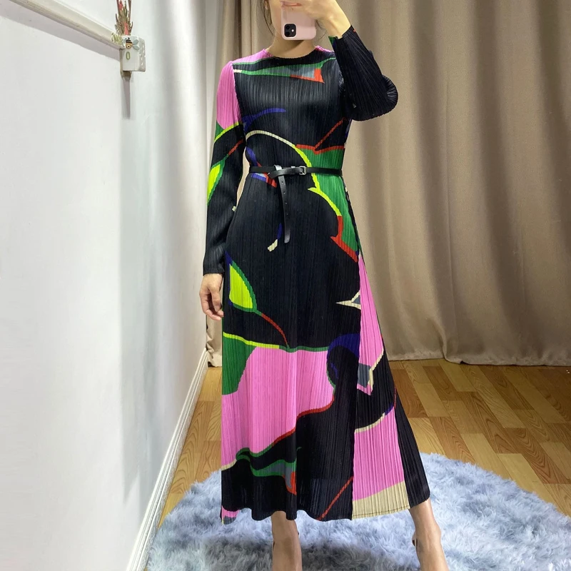 Весна Miyake плиссированное платье модной расцветки темперамент Круглый Воротник Тонкий Большие размеры Длинные рукава длинное Платье трапециевидной формы