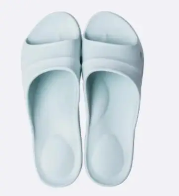Xiaomi One cloud Lightweight bathroom slippers men women High elastic wear Soft and comfortable Home non-slip flip flop - Цвет: light blue 37-38