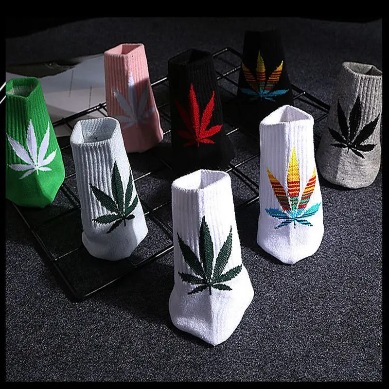 Men's and Women's  Socks  Street Fashion Middle Tube Maple Leaf Pattern Stripe Air Permeability And Sweat Absorption Sports Sock