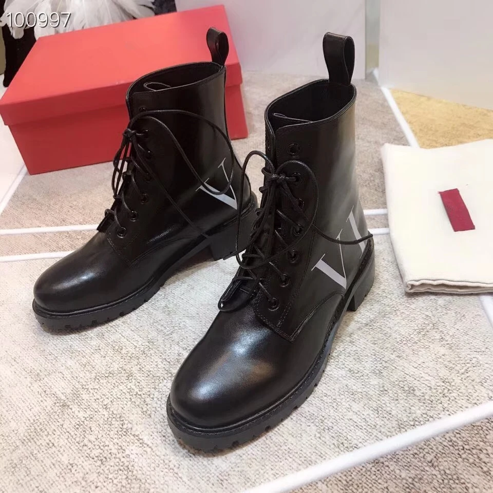 Высокое качество; стиль; пикантные зимние женские Ботинки Martin из натуральной кожи на плоской подошве с заклепками; Роскошные Дизайнерские короткие ботинки; Размеры 35-41