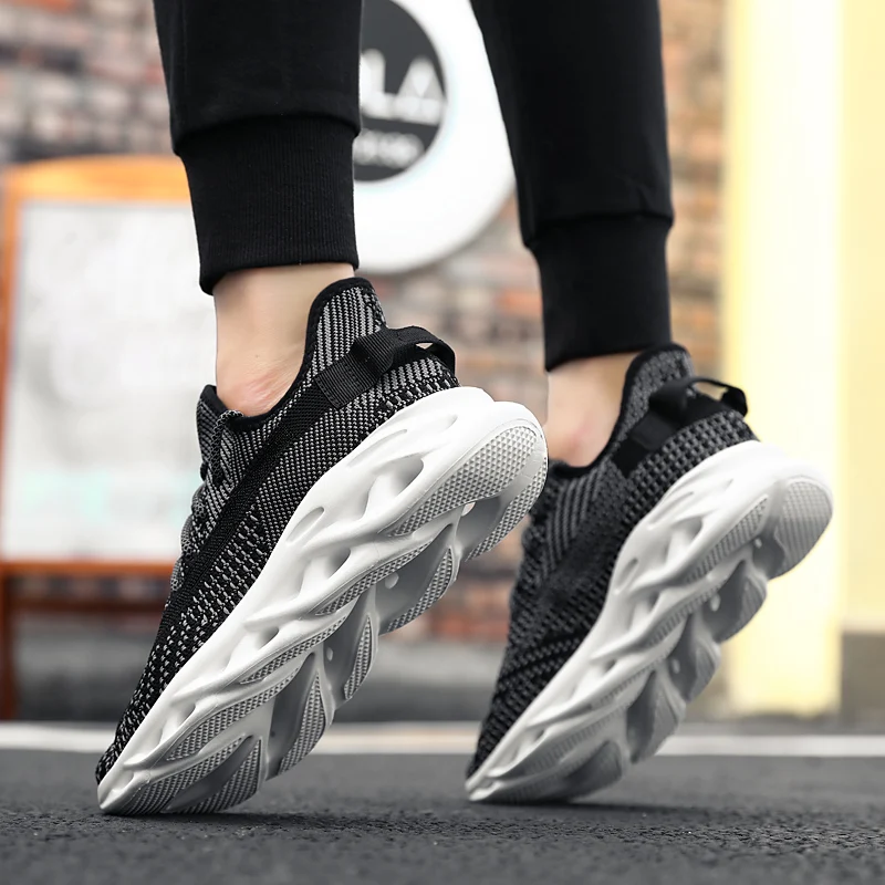 

Summer Trend Style Men's Casual Shoes 2020 New Fashion Breathable Mesh Light Personality Sneakers Flying Weaving Tenis Masculino