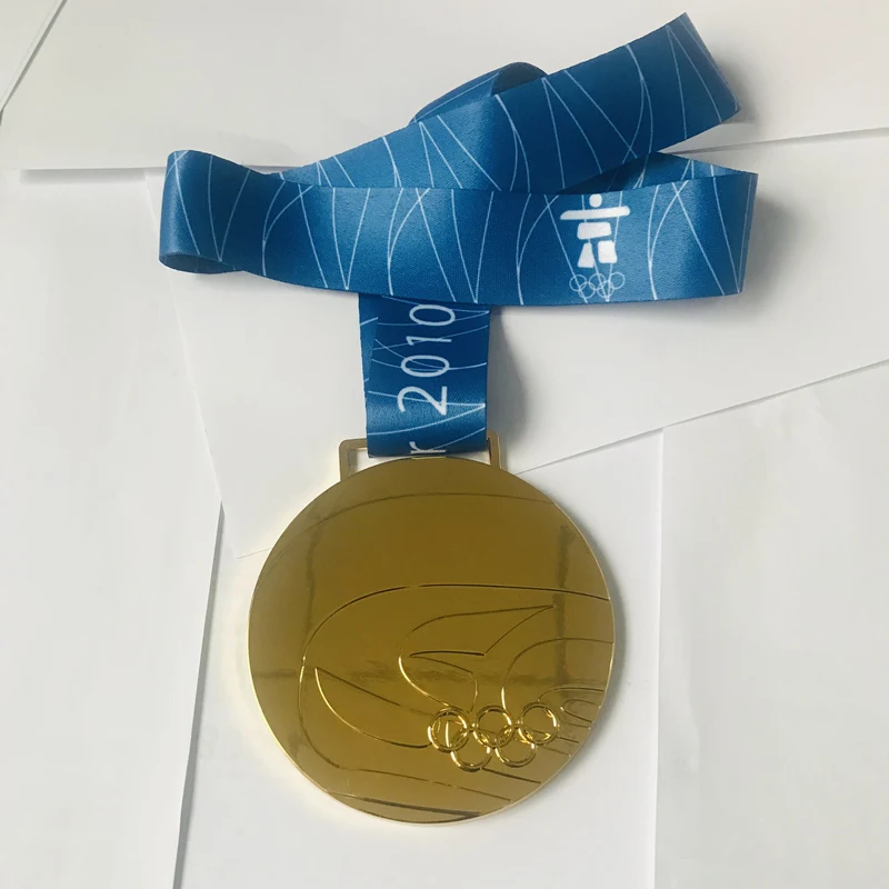 

1 шт. 2010 Ванкувер зимние игры Металлическая золотая медаль чемпионата по искусству спортивный значок для игрока Awaid с лентой