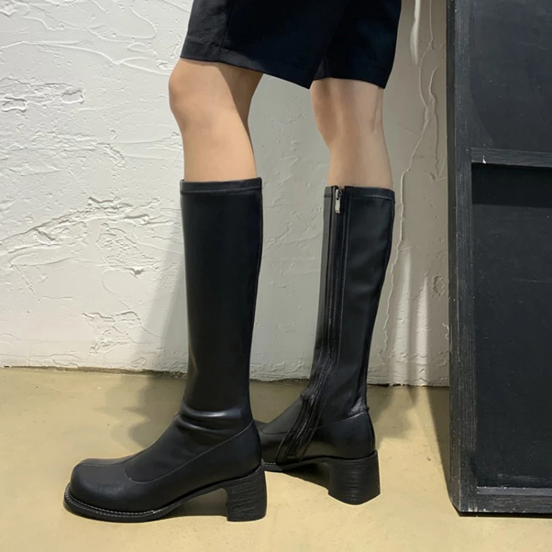 Femmes In Riding Boots