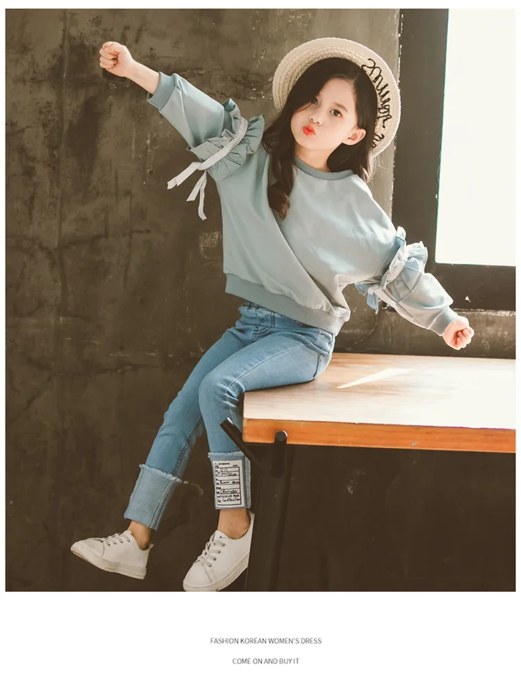 Детская одежда костюм для девочек весенняя одежда Новинка года, корейский свитер с кружевными рукавами модные джинсы комплект из двух предметов, одежда для девочек