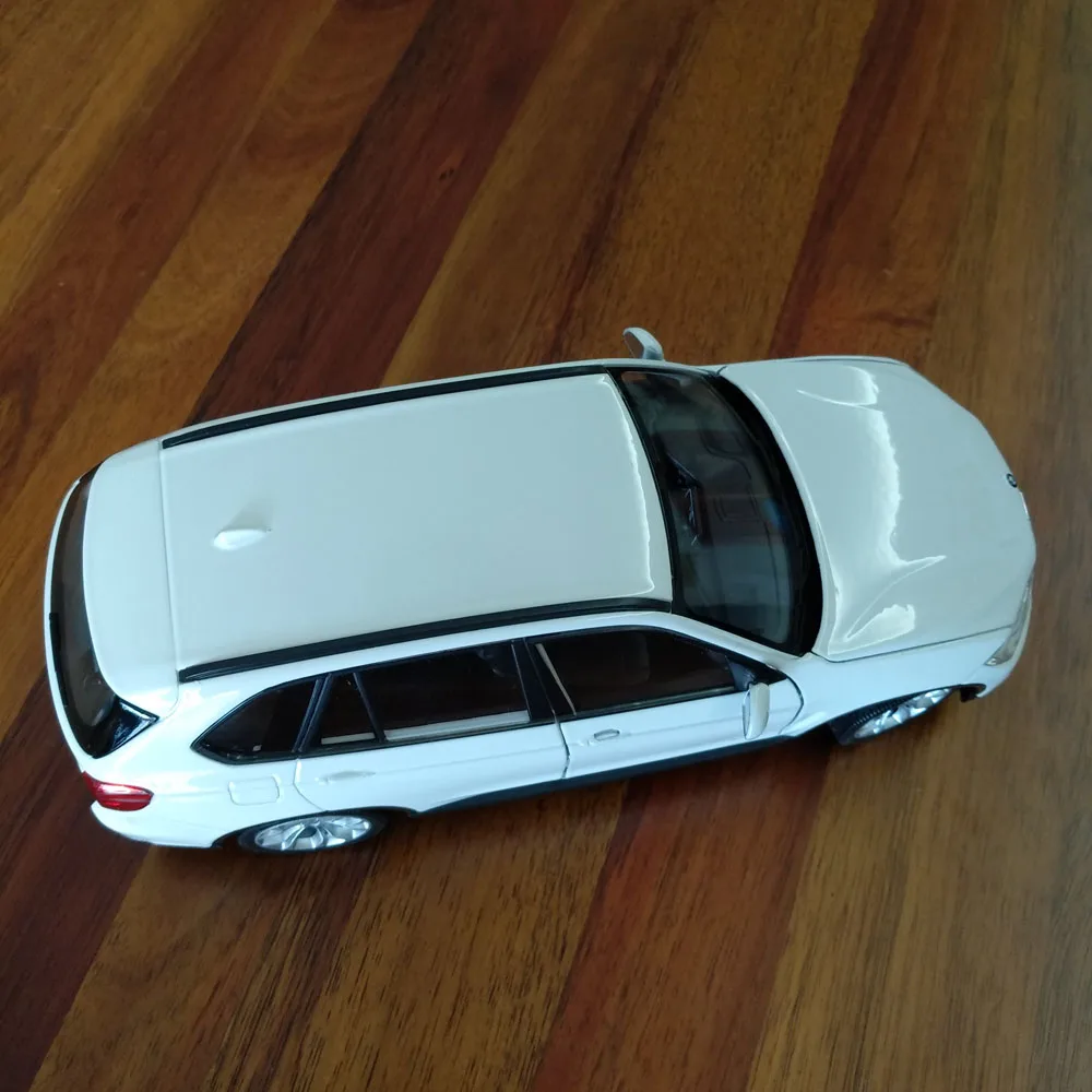 Модель внедорожника Welly 1:24 литая под давлением X5 белая черная серая модель