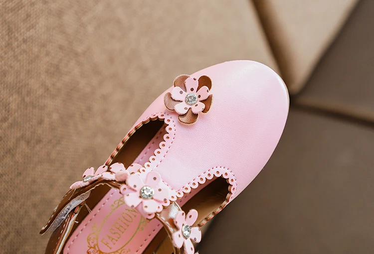 4693364607_1788562739