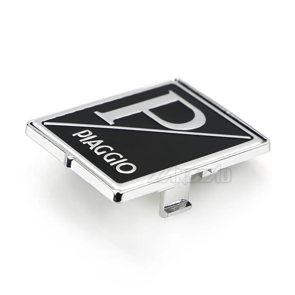 VESPA FRONT BADGE (10)