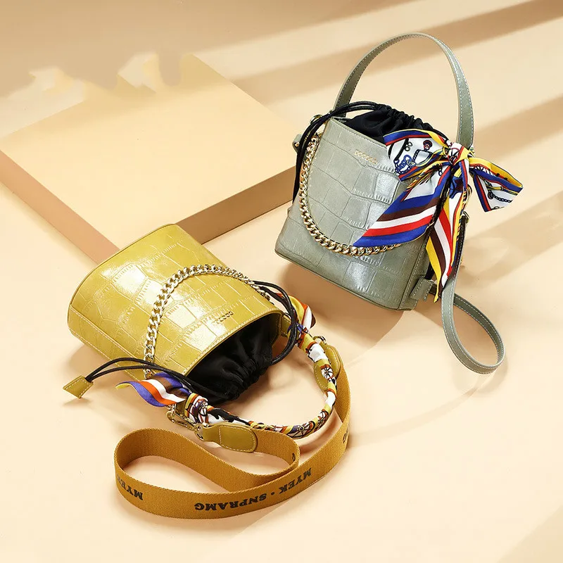 

New Fashion Retro Bucket Bag All Match Lady Silk Scarf Crossbody Bag Trend Personality Wide Shoulder Strap Girls Bucket Bag