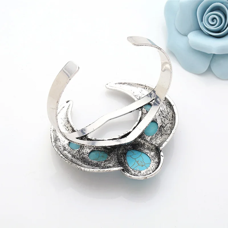 4649779084_365278300