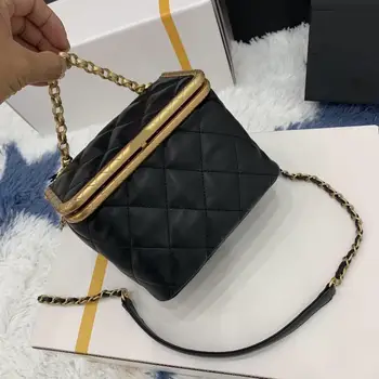 

New women's bag leather single shoulder cross chain women's Bag Mini retro clip bag rhombic chain small square bag flip bag