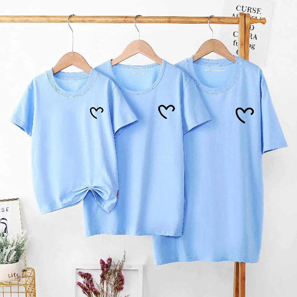 

1Piece Summer Family Cotton T shirt Baby Mom Dad Short Sleeve T shirts Tops Fashion Daddy Mommy And Daughter Matching Clothes