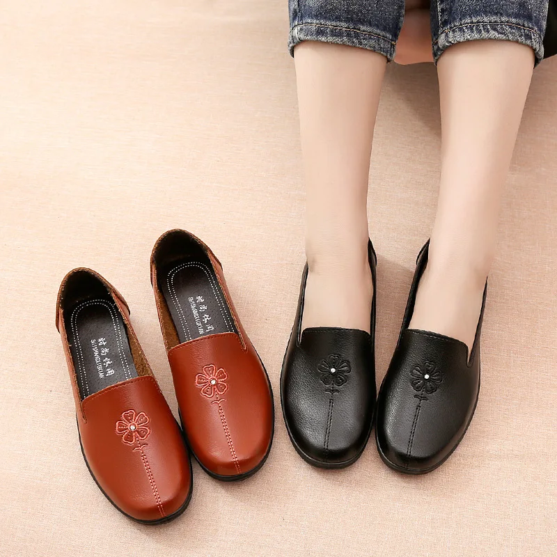 2024 Spring Autumn Women Leather Casual Flat Shoes Women's Loafers Soft Round Toe Slip On Shoes Mother single Shoes