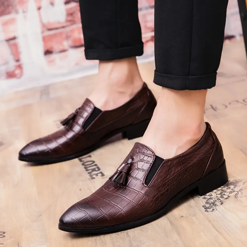 

New Style Large Size British Style Retro Black Tassel Crocodile Pattern Small Leather Shoes Business Formal Wear Foot Covering M