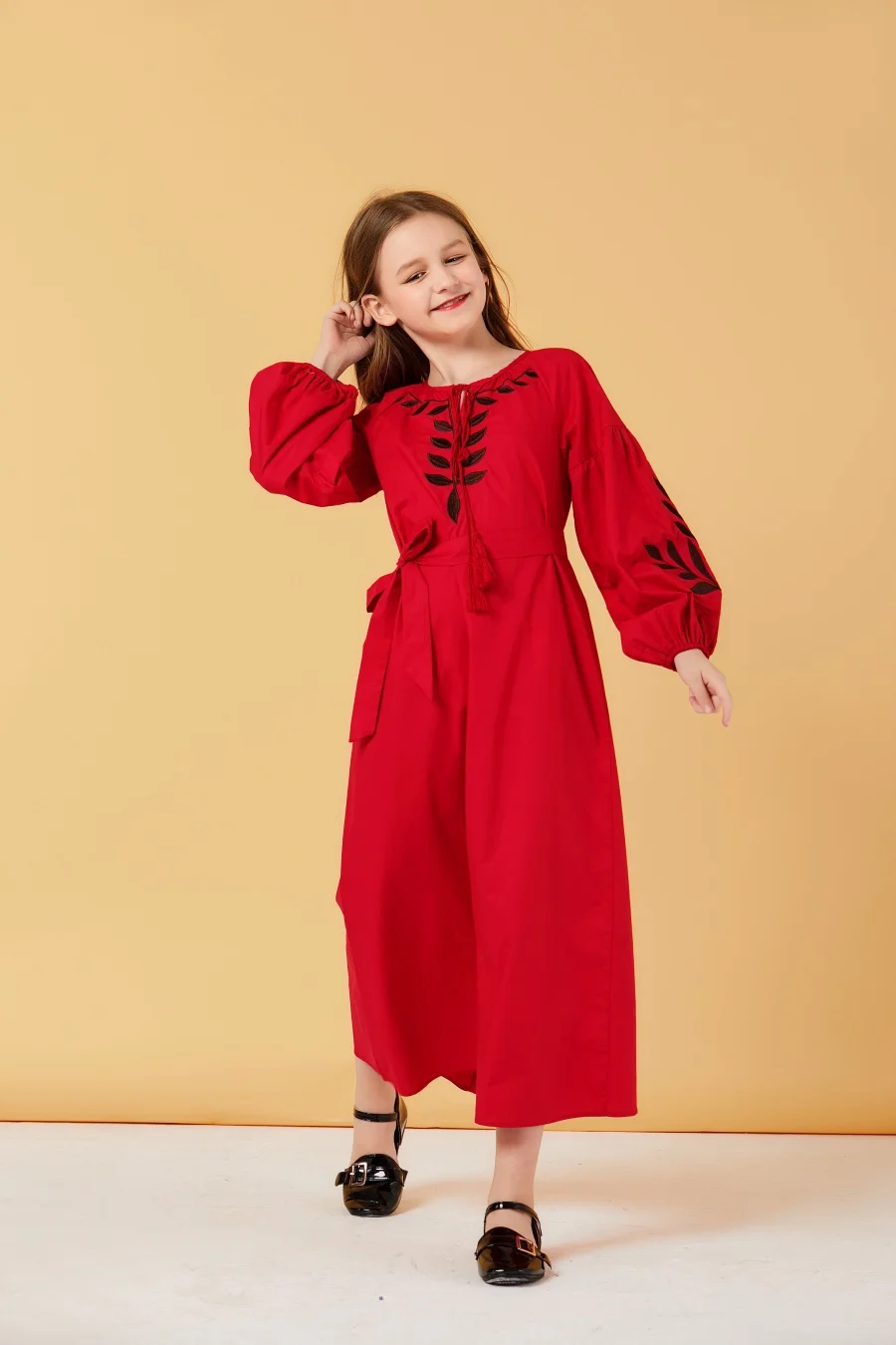 Семейный комплект одежды для мамы и дочки; длинное платье красного размера плюс; повседневные мусульманские Семейные комплекты; шикарные Макси-платья с вышивкой