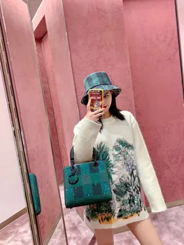 

2019 New Fashion Casual Autumn and Winter Embroidered Round Neck Wool Women Sweater mint green free shipping