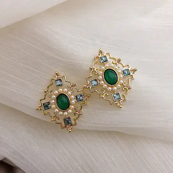 

2019 new Europe Vintage Style Simulated Pearl Elegant Niche Design Stud Earrings For Female Jewelry