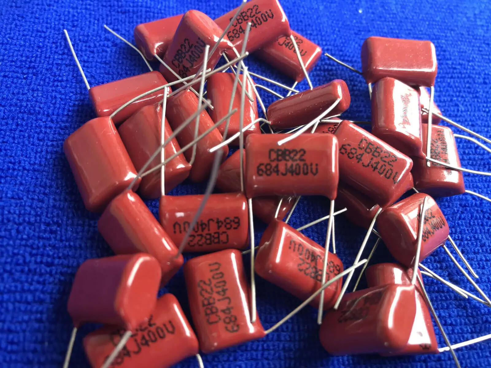 100pcs 684J 400V В американском стиле, имеется на 50/100 шт CBB Металлизированный пленочный конденсатор с алюминиевой крышкой, 104/105/154/185/224/225/274/305/333/334/434/474/475/564/684/ 824J 400V - Цвет: 100pcs 684J 400V