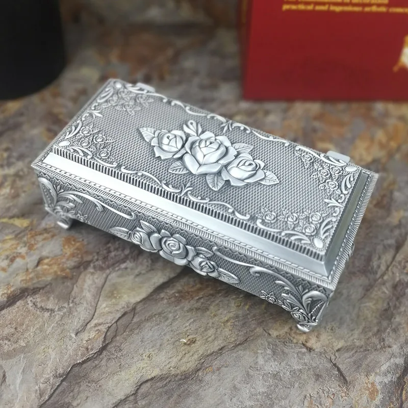 

Europe creative Rose alloy ring box jewelry box vintage metal jewelry storage box with flower carved decoration Z223
