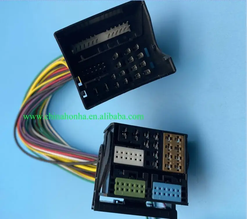 Enhanced Car Power Quad Lock 52-Pin Audio Connector