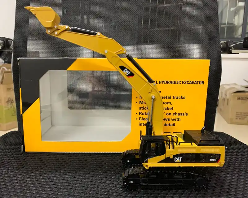 toy excavator with tracks