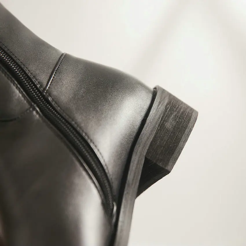 QUTAA/ г. Женская обувь в сдержанном стиле с круглым носком на высоком квадратном каблуке, на молнии зимние сапоги до колена из коровьей кожи с металлическим украшением размеры 34-39