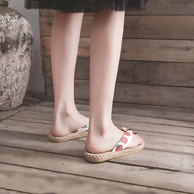 Летние Тапочки женские новые простые модные легкие туфли в Корейском стиле