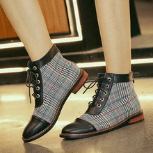 Женские кожаные ботинки на молнии сзади; сезон весна; женская обувь на плоской подошве со шнуровкой и металлическим украшением; Женская Повседневная модная обувь в британском стиле; Новинка