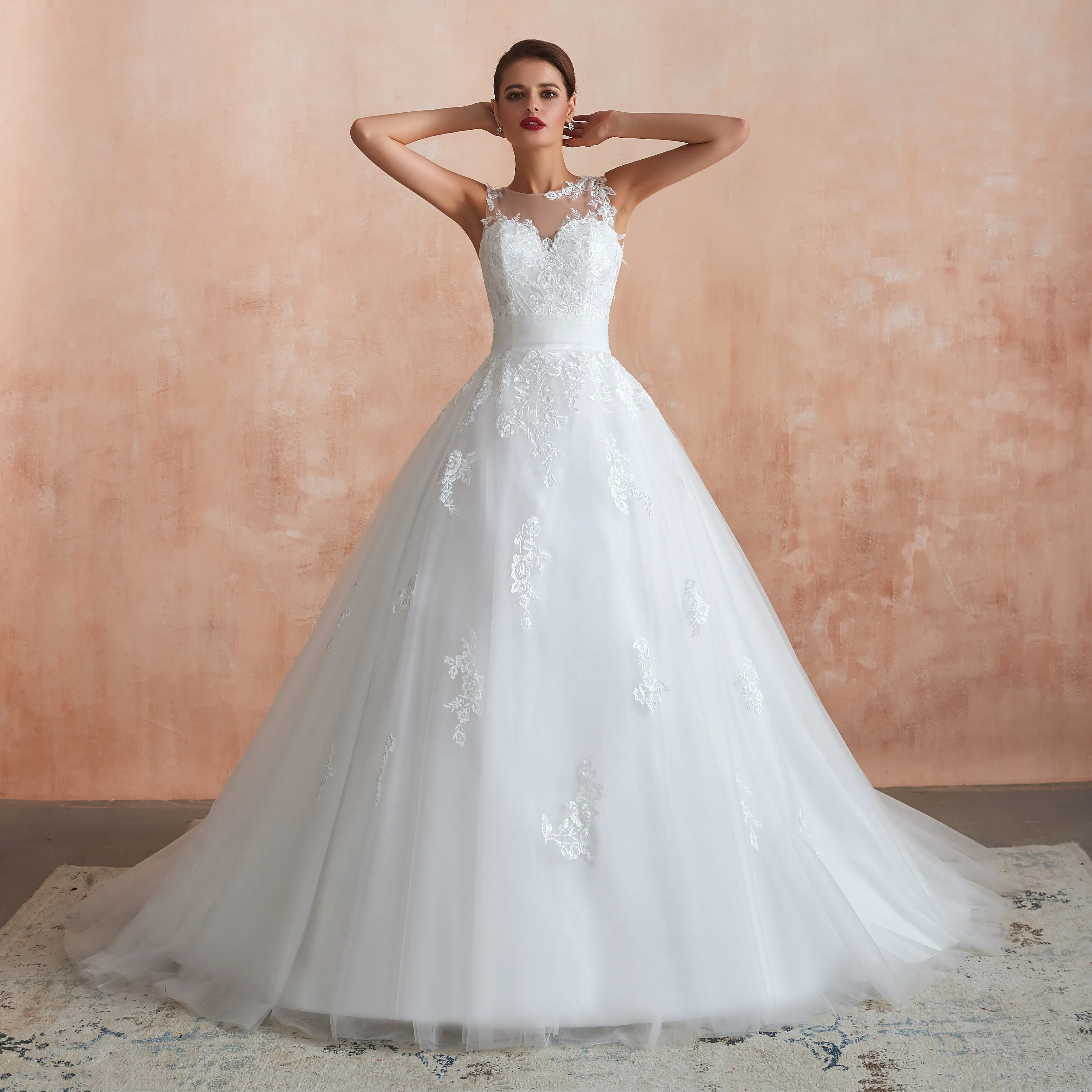 

Ball Gowns Tank White Ivory Tulle Wedding Dresses 2019 with Lace Applique matrimonio Bridal Dress Marriage In Stock