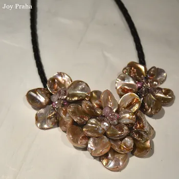 

Light pink natural pearl crystal shell necklace / Exclusive design sweater chain clavicle chain / wholesale dropshipping