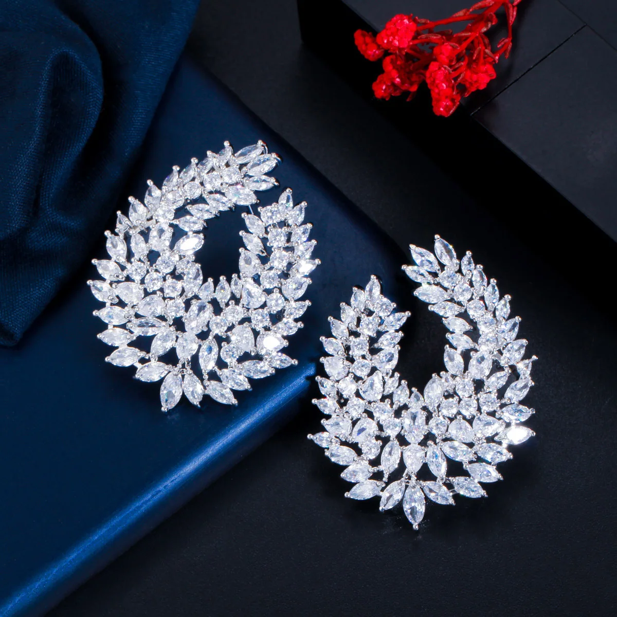 Orecchini Pendenti A Goccia Con Perle 12mm E Zirconia Cubica | Foglia Verde Argentea | Gioielli Ipoallergenici Per Matrimonio E Quotidiano