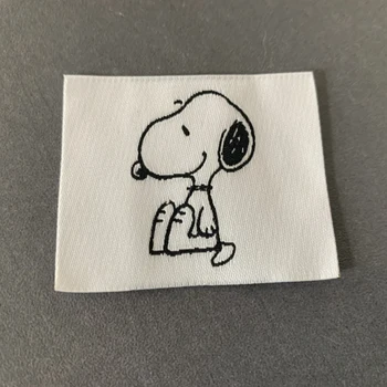 

Custom-Made 4*5cm Damask Woven Labels in straight cutting