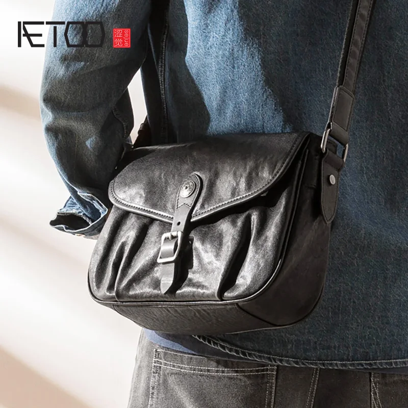 

AETOO Vegetable tanned leather messenger bag, men's leather messenger bag, casual trendy shoulder bag