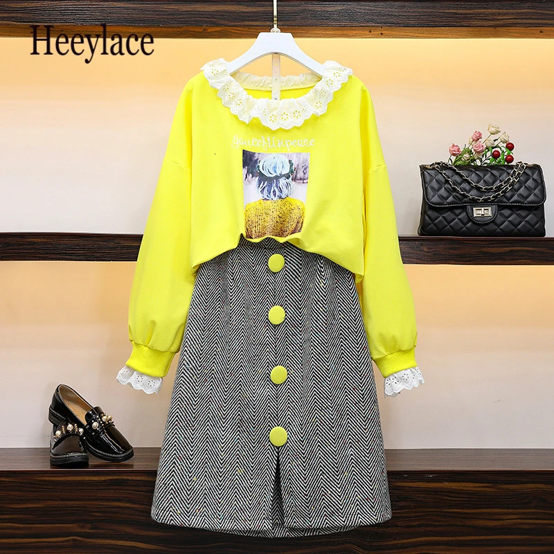 

Plus Size Women Two Piece Set Autumn 2019 Fashion Lace Patchwork Long Sleeve Sweatshirt and Elastic Waist A-Line Skirts M-4XL