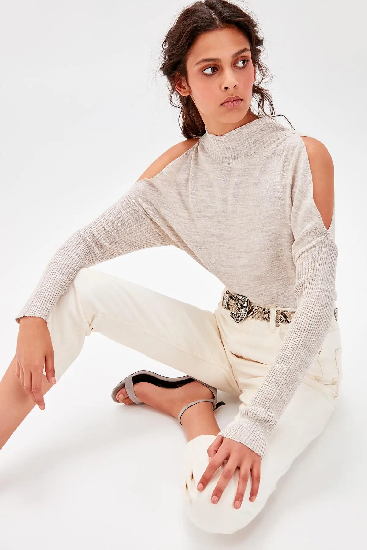 

Trendyol Mink Shoulder Low-Cut Sweater Sweater TWOAW20FV0064