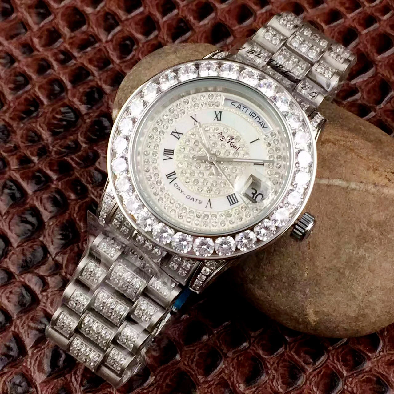 

Luxury Brand New Mens Daydate Silver Full Diamonds Watch Automatic Mechanical Stainless Steel Sapphire Glass Roman Dial Watches