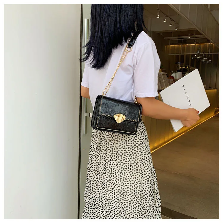 Irregular leaf magnetic buckle women's bag new summer small fresh car stitching shoulder slung chain small square bag