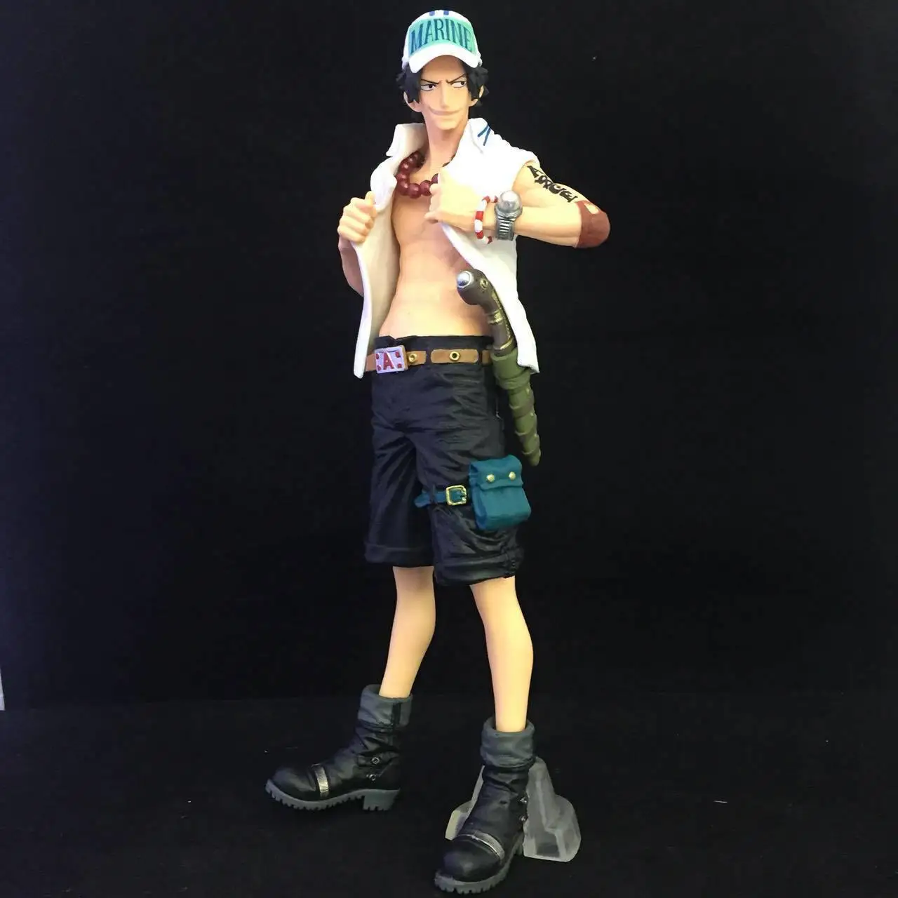 

One Piece/One Piece Modeling Fire Fists Ace Art King Kao Navy Suit Boxed Garage Kit